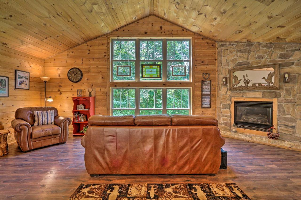 Butler Cabin On 19 Acres With Hot Tub And Fire Pit! Dış mekan fotoğraf