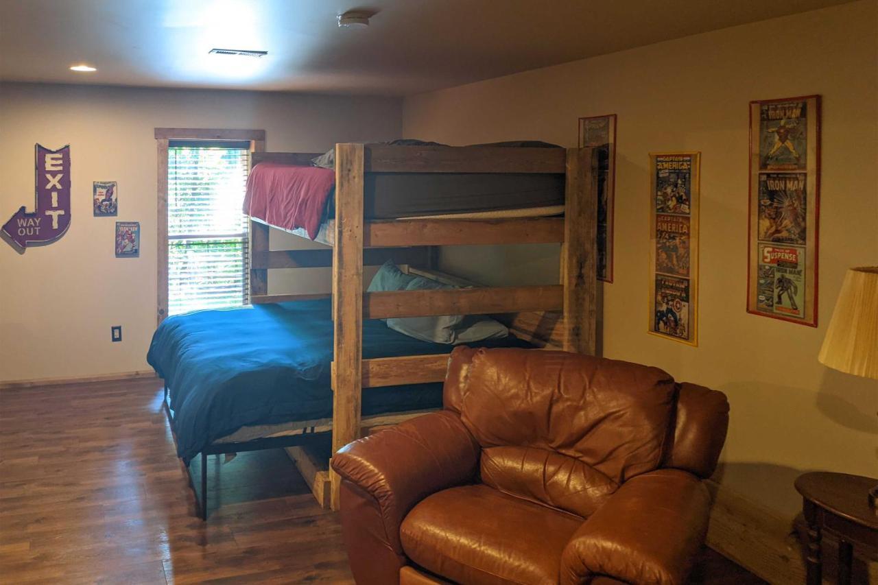 Butler Cabin On 19 Acres With Hot Tub And Fire Pit! Dış mekan fotoğraf
